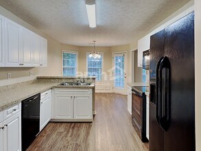 825 Georgian Hills Dr in Lawrenceville, GA - Building Photo - Building Photo