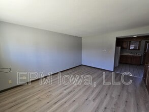 804 W Mullan Ave in Waterloo, IA - Building Photo - Building Photo