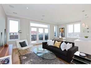 2405 N Greenview Ave in Chicago, IL - Building Photo - Building Photo