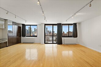 700 Grove St in Jersey City, NJ - Building Photo - Building Photo