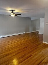 100 Oxbow Dr, Unit APT B3 in Glastonbury, CT - Foto de edificio - Building Photo