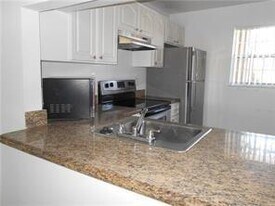 789 NW 103rd Terrace in Pembroke Pines, FL - Building Photo