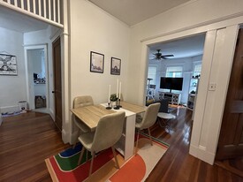 39 Turner St, Unit 1 Apartamentos