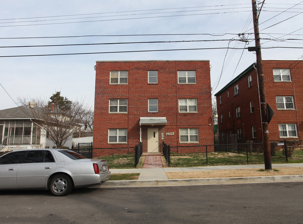 6006 Clay St NE in Washington, DC - Foto de edificio