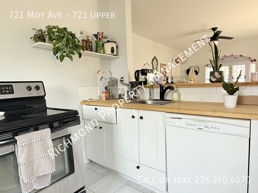 721 Moy Ave in Windsor, ON - Building Photo