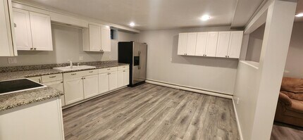62 Hovey Rd in Londonderry, NH - Building Photo - Building Photo