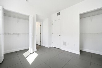 541 NW 33rd St, Unit 2 in Miami, FL - Building Photo - Building Photo