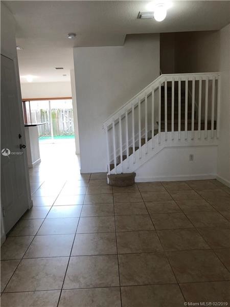 8948 SW 226th Terrace in Cutler Bay, FL - Foto de edificio - Building Photo