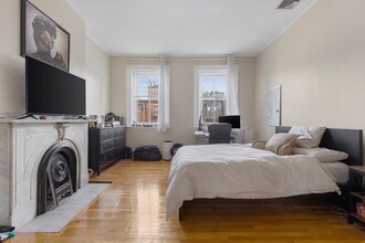 160 Newbury St, Unit 2 in Boston, MA - Building Photo - Building Photo