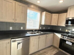 29773 W Deerfield Ct in Chesterfield, MI - Foto de edificio - Building Photo