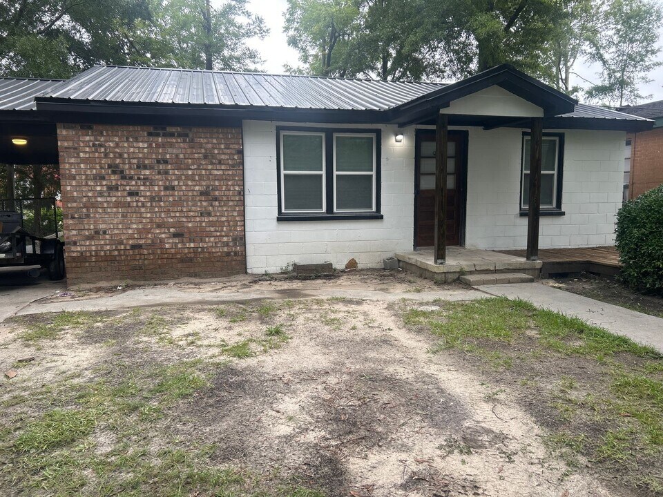 206 Whitehead St in Thomson, GA - Building Photo