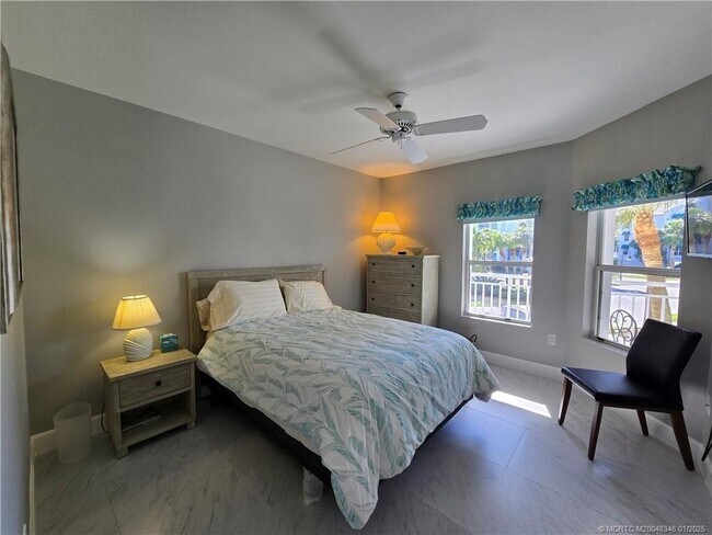 185 NE Edgewater Dr in Stuart, FL - Building Photo - Building Photo
