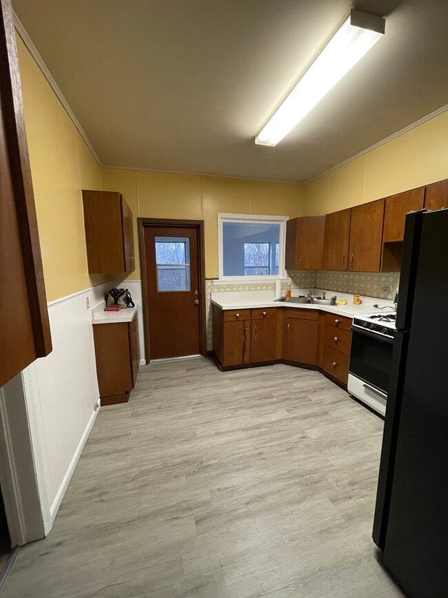 128 Washington St, Unit 1 in Manlius, NY - Foto de edificio - Building Photo