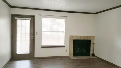 2501 W Zia Rd in Santa Fe, NM - Foto de edificio - Building Photo