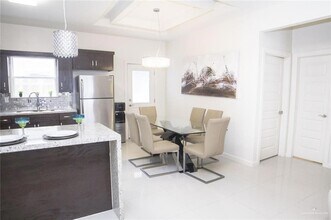 1705 W Garrison Dr, Unit 2 in Pharr, TX - Foto de edificio - Building Photo