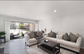 29 Canterbury Sq, Unit 101 in Alexandria, VA - Building Photo - Building Photo