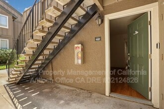 1127 Lakeview Cir in Pittsburg, CA - Building Photo - Building Photo