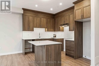 290 Les Emmerson Dr in Ottawa, ON - Building Photo - Building Photo