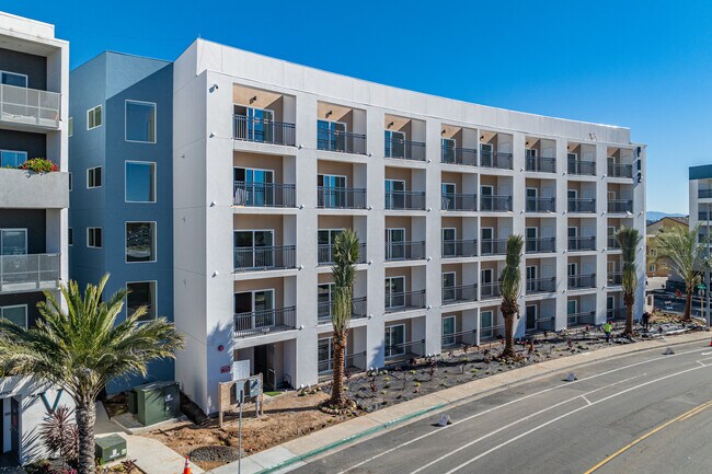Pacific Heights II in San Diego, CA - Building Photo - Building Photo