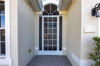 9282 Palm Island Cir in Ft. Myers, FL - Building Photo - Building Photo