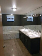 395 E 4th St, Unit 49 in Long Beach, CA - Foto de edificio - Building Photo