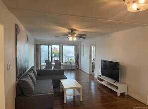 235 W Park Ave in Long Beach, NY - Building Photo - Building Photo