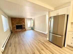 301 Columbia Rd, Unit 4 in Colorado Springs, CO - Building Photo - Building Photo