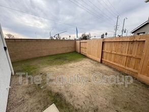 1237 W Payson Ave in Visalia, CA - Building Photo - Building Photo