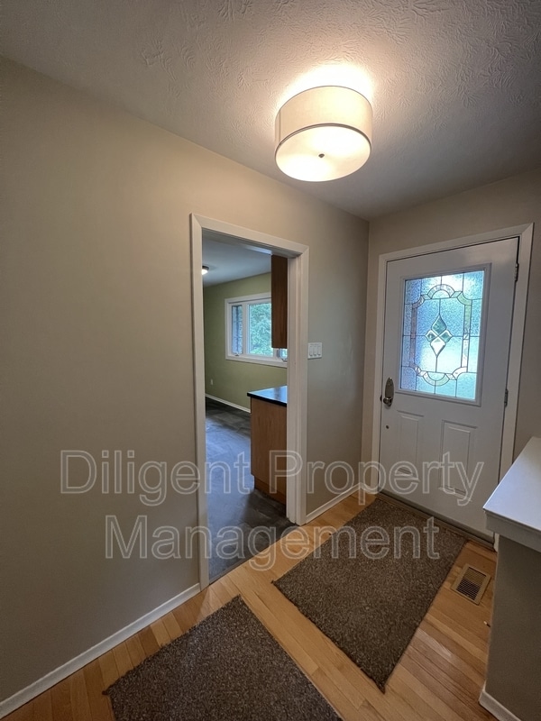 1318 Amundsen Ave in Peterborough, ON - Building Photo - Building Photo