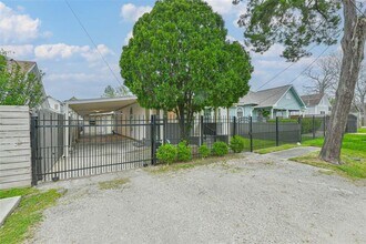 212 N Hutcheson St in Houston, TX - Building Photo - Building Photo