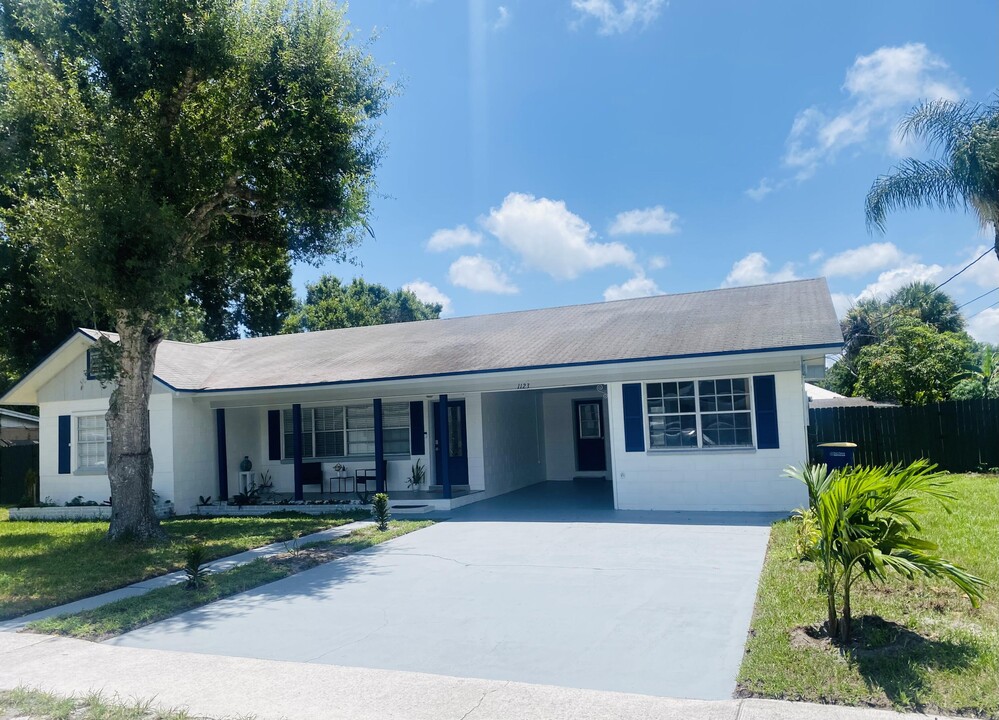 1123 Marabelle Ave in Fort Pierce, FL - Building Photo