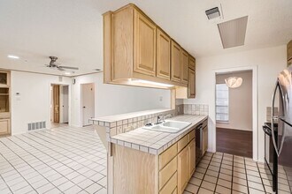 6614 Madeleine Dr in San Antonio, TX - Building Photo - Building Photo