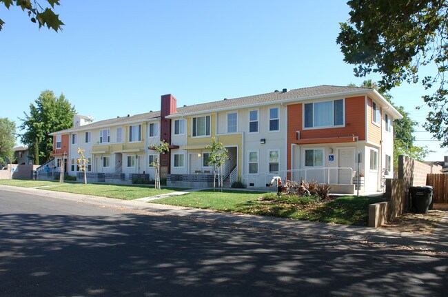 Fairview Court in Sacramento, CA - Building Photo - Building Photo