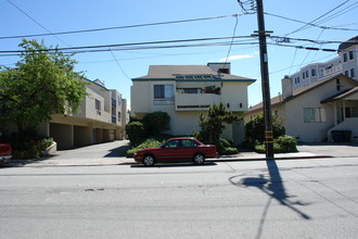 544 Walnut St in San Carlos, CA - Building Photo - Building Photo