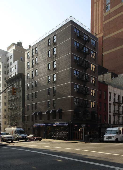 200 E 81st St in New York, NY - Building Photo