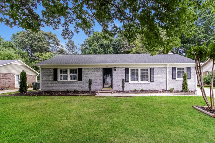 2631 Hillway Dr in Greensboro, NC - Building Photo