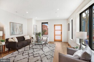 1023 Irving St NW, Unit 2 in Washington, DC - Building Photo - Building Photo