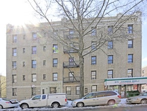 Graham Court in Long Island City, NY - Building Photo - Building Photo