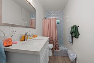 5320 Redding Rd in San Diego, CA - Building Photo - Building Photo