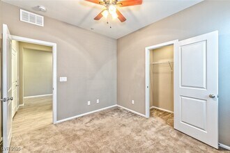 914 Harbor Ave in Henderson, NV - Building Photo - Building Photo
