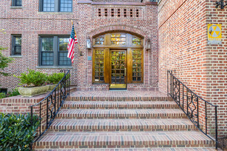 Tennis View Apartments in Forest Hills, NY - Foto de edificio - Building Photo