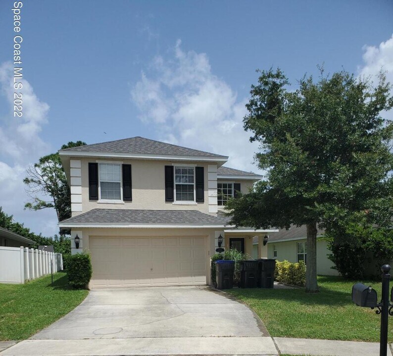 410 Loxley Ct in Titusville, FL - Building Photo