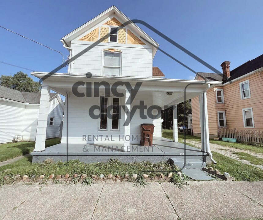 110 N River St in Franklin, OH - Foto de edificio