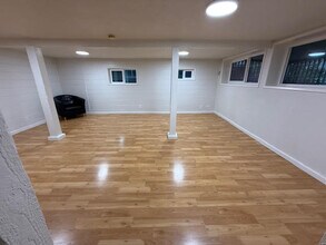 1111 NW 58th St, Unit #B Basement in Seattle, WA - Foto de edificio - Building Photo