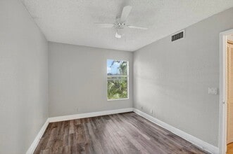 1701 Balfour Point Dr in Royal Palm Beach, FL - Building Photo - Building Photo