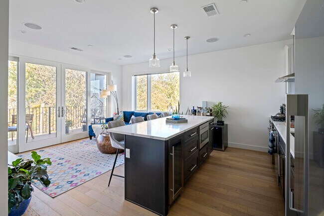property at 946 Saratoga St