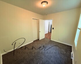 600 S Cedar Ave in Independence, MO - Building Photo - Building Photo