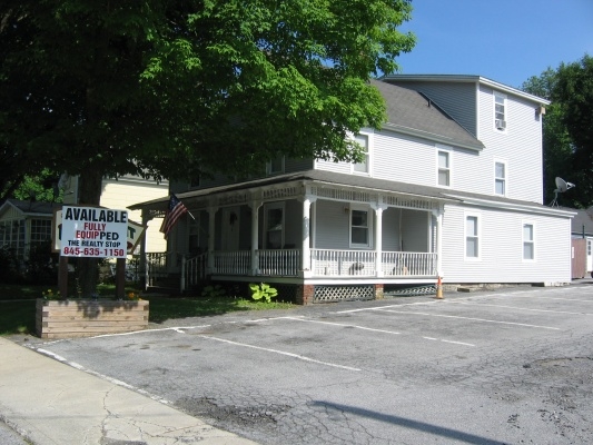 16 Alden Pl in Millbrook, NY - Building Photo - Building Photo