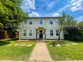 409 W Brown St in Ennis, TX - Building Photo