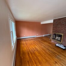 15 Acer Heights Rd in Claremont, NH - Foto de edificio - Building Photo